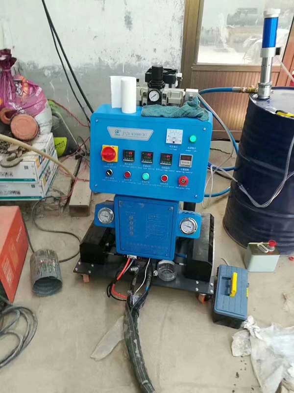 聚氨酯管材發泡機 澆注填充功能(圖2) Q2600D聚氨酯管材發泡機 定時定量澆注填充功能